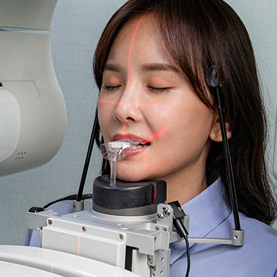 3D-CT 및 파노라마로 사랑니를 정밀 진단하는 모습